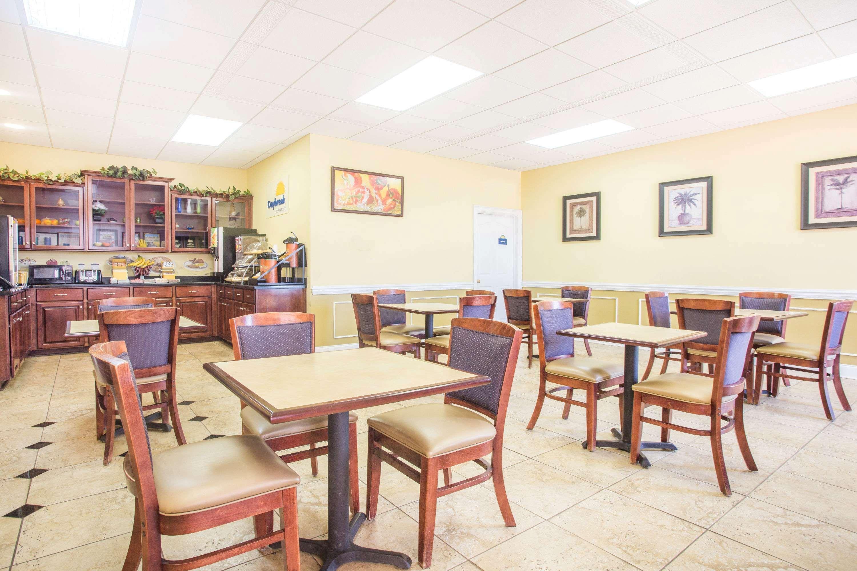 Days Inn & Suites By Wyndham Swainsboro Eksteriør bilde