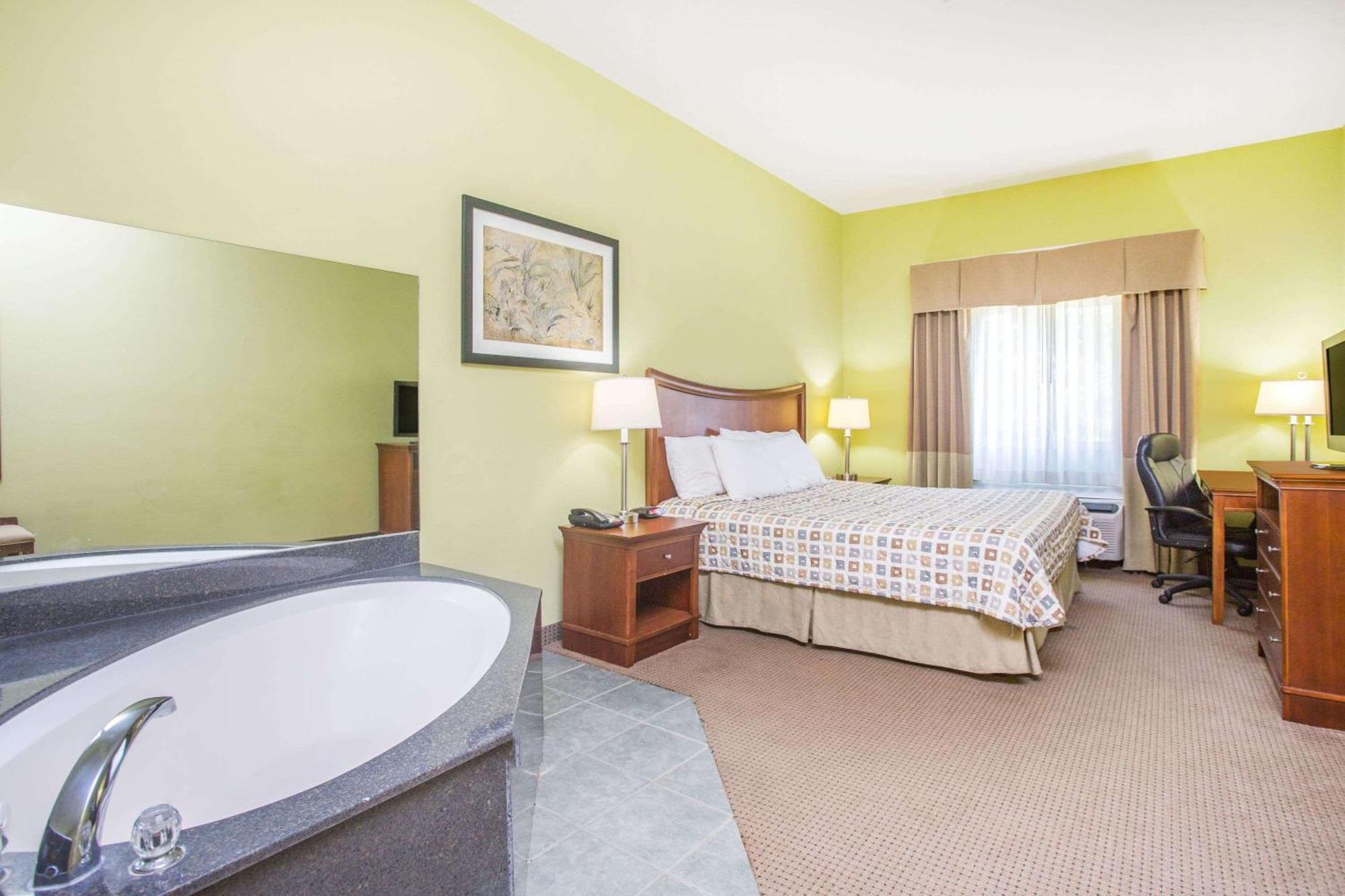 Days Inn & Suites By Wyndham Swainsboro Eksteriør bilde