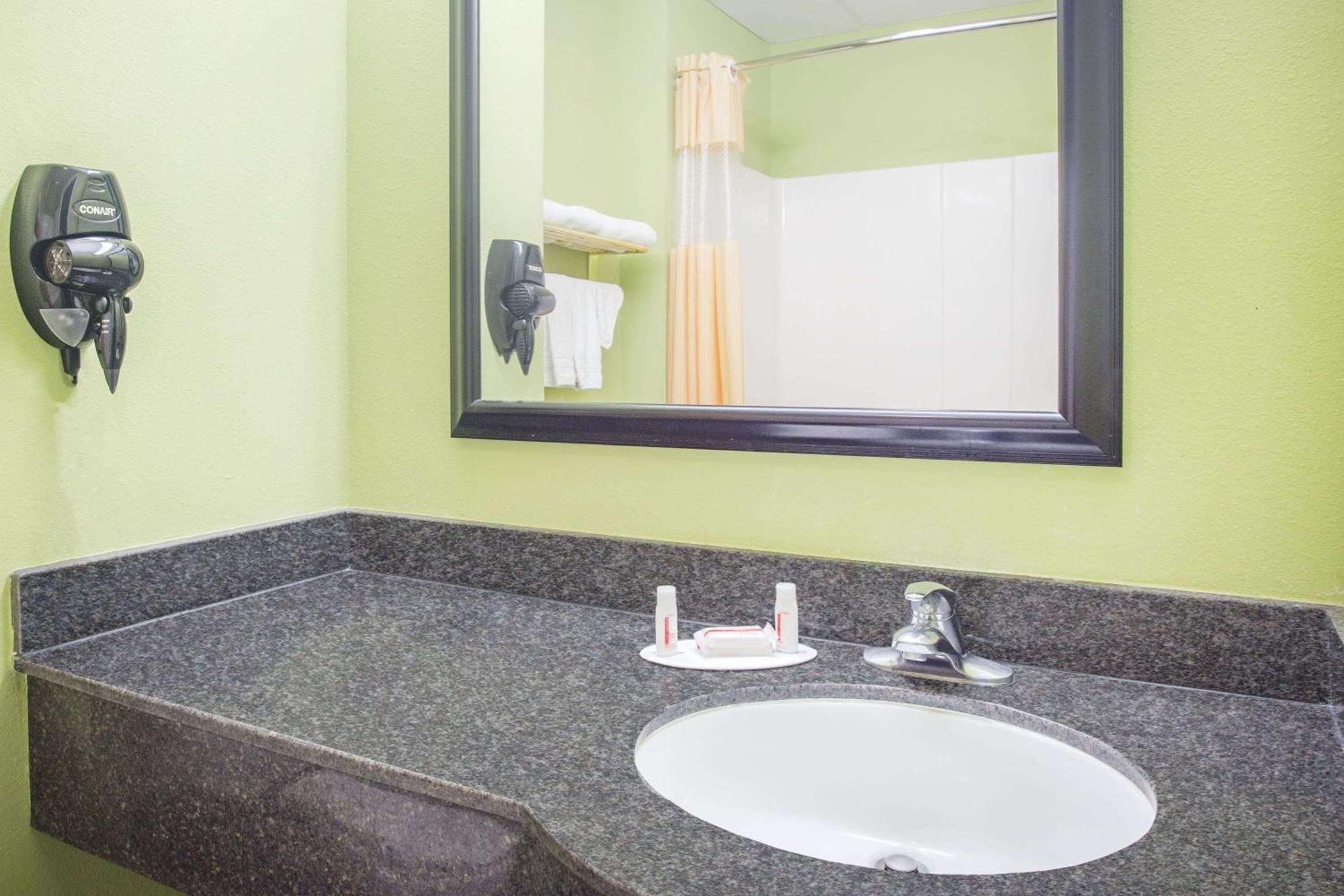Days Inn & Suites By Wyndham Swainsboro Eksteriør bilde